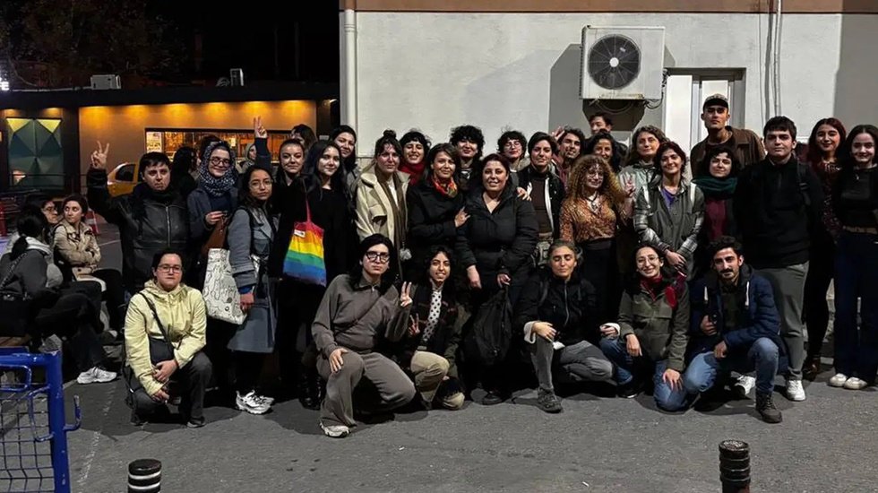 İstanbul'da g&ouml;zaltına alınan 13 kadın serbest...