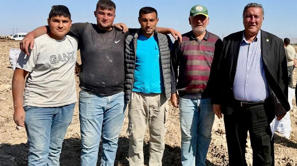 Sistem &ccedil;ift&ccedil;ilği bıraktırıp amele yapıyor!