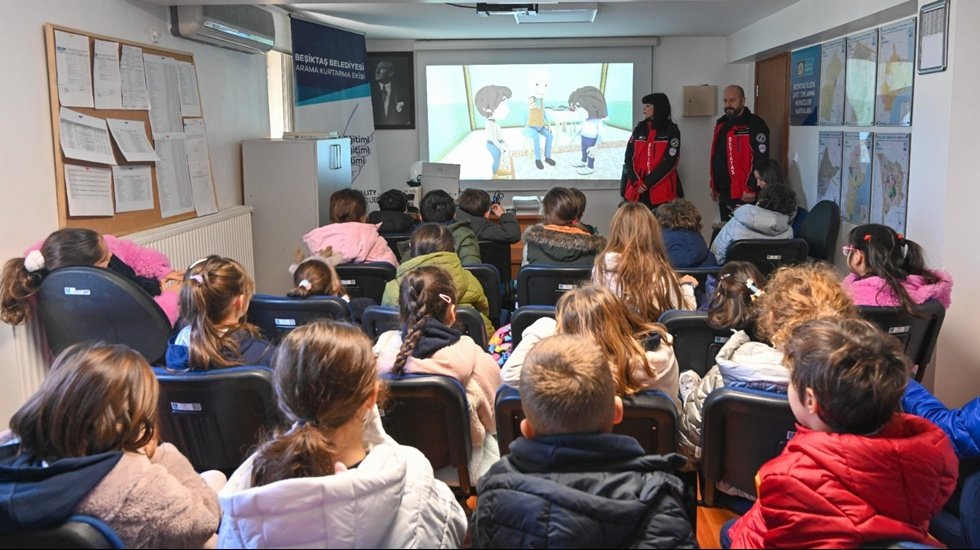 Beşiktaş Belediyesi minik &ouml;ğrencilere afet bilinci eğitimi verdi