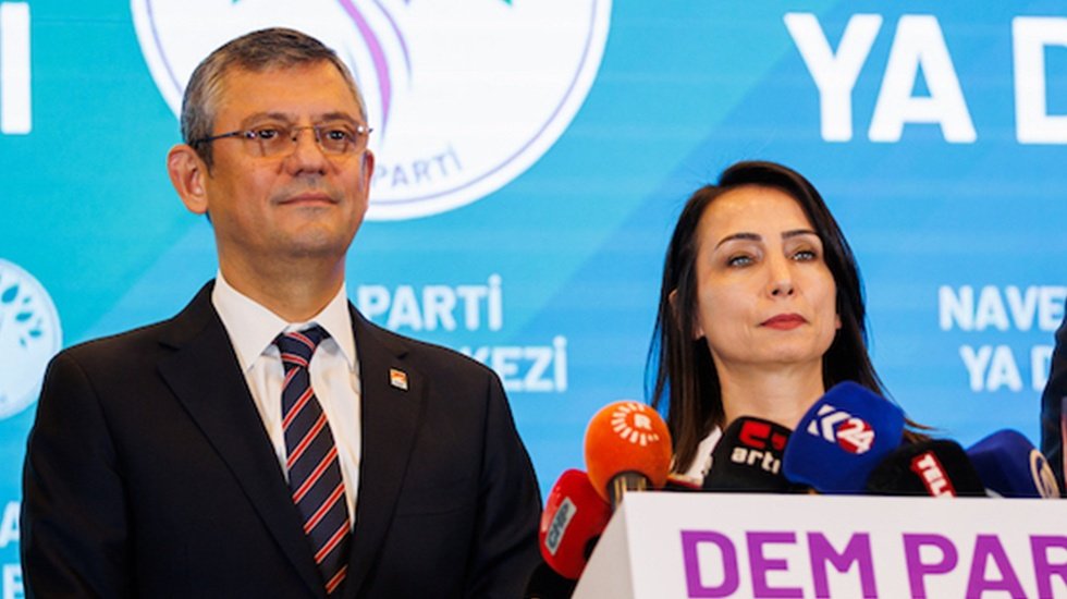 &Ouml;zg&uuml;r &Ouml;zel'den DEM'e yeni 'cellat' mesajı: 'Alınganlık g&ouml;stermişler'