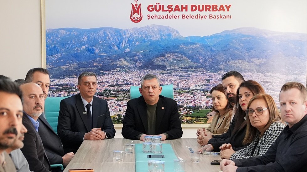 &Ouml;zg&uuml;r &Ouml;zel, Şehzadeler Belediyesini Ziyaret Etti