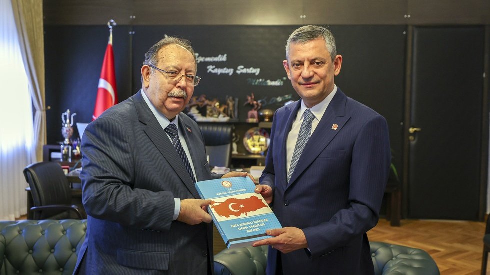 &Ouml;zg&uuml;r &Ouml;zel, YSK başkanı yener ile bir araya geldi