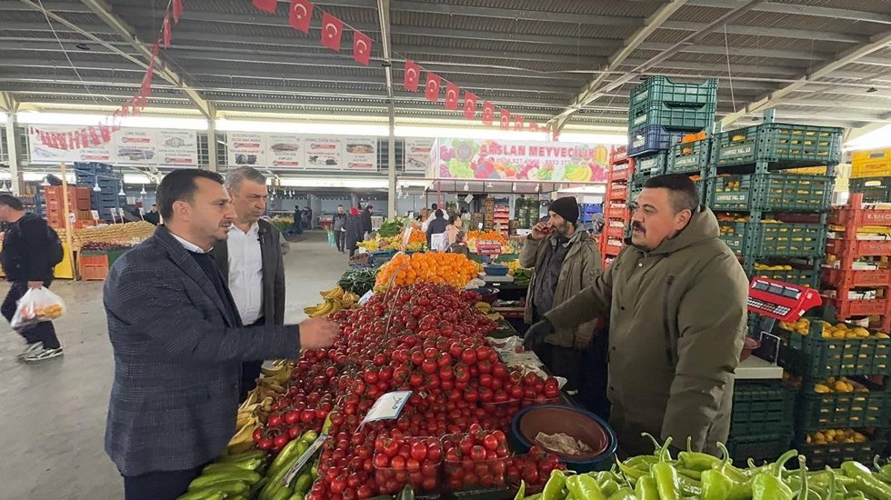 Pazarcı satamıyor, vatandaş alamıyor!