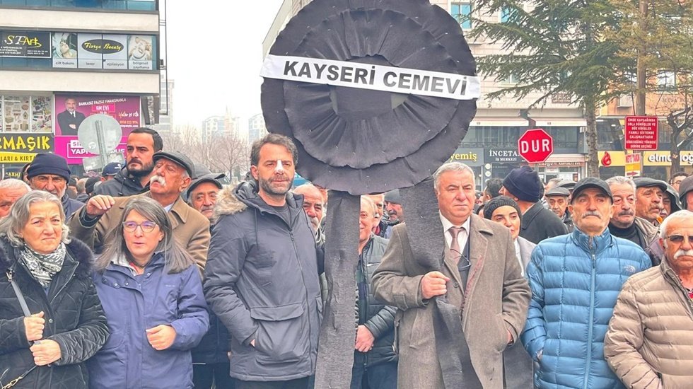 Alevi &ouml;rg&uuml;tlerinden CHP Kayseri İl Başkanlığına siyah &ccedil;elenk...