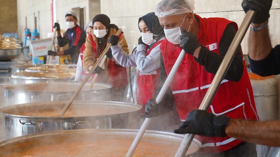 Artan yoksulluğun kanıtı: Kızılay 81 ilde 81 aşevi a&ccedil;ıyor&hellip;