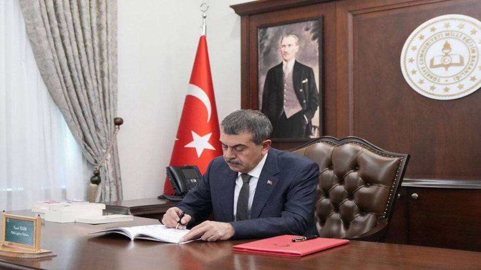 Bakan Tekin&rsquo;den 10 Kasım&rsquo;ın ara tatile denk gelmesine savunma&hellip;