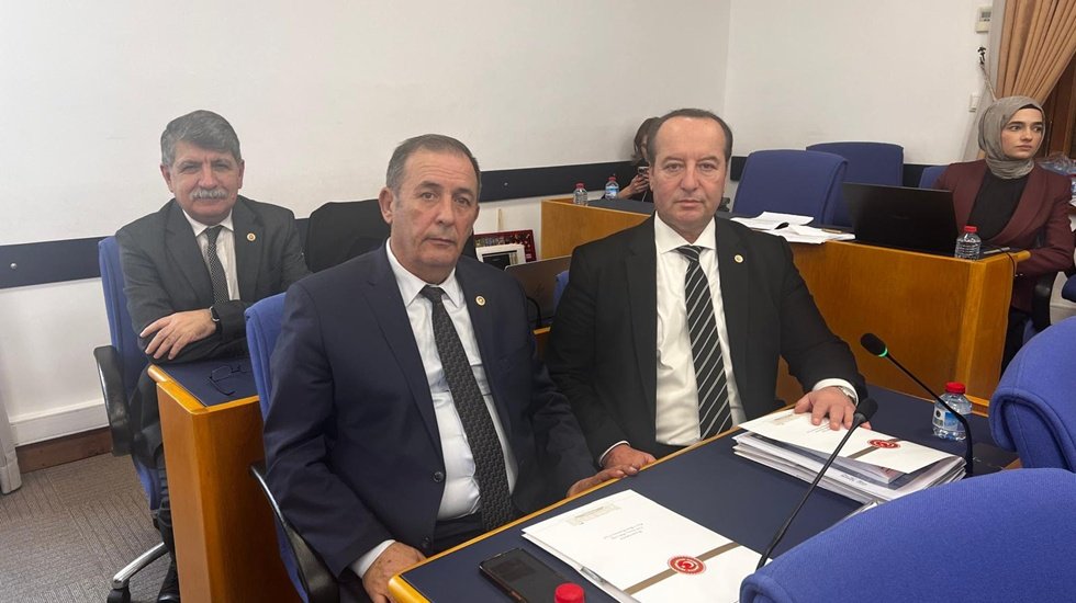 CHP&rsquo;li Erdem&rsquo;den Bakan Tekin&rsquo;e Cumhuriyet ve Karne Tepkisi