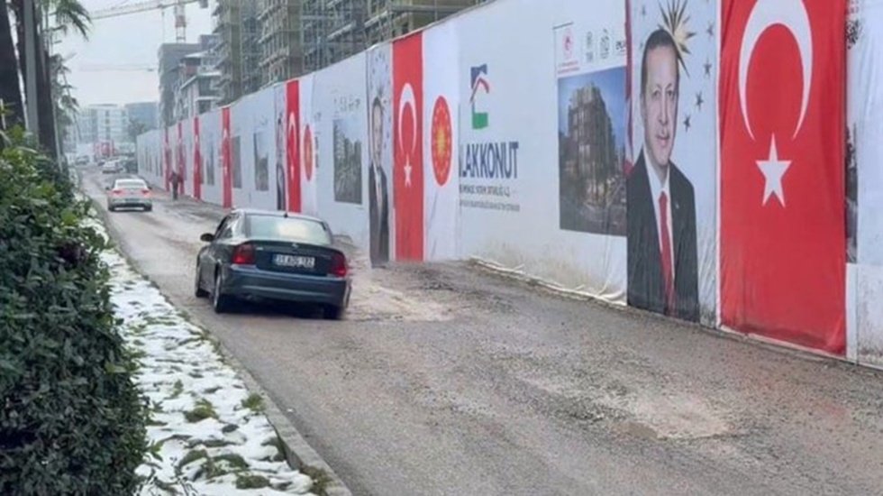 Erdoğan ziyareti i&ccedil;in yenilenen yollar 10 g&uuml;nde &ccedil;&ouml;kt&uuml;!