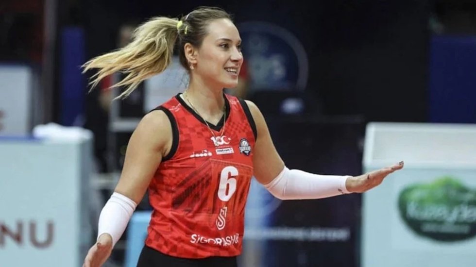 Eski voleybolcu Derya &Ccedil;ayırgan&rsquo;a ev hapsi&hellip;