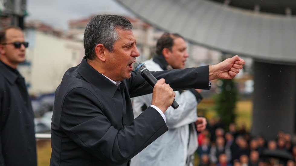 &Ouml;zel: "Bundan sonra emekliler bırak y&uuml;z&uuml;n&uuml;ze bakmayı size selam dahi vermeyecekler''