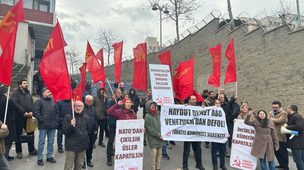 TKH'den ABD konsolosluğu &ouml;n&uuml;nde eylem: Haydut elini Venezuela'dan &ccedil;ek