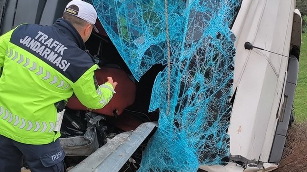 Antalya'da korkun&ccedil; kaza: 8 kişi hayatını kaybetti, 26 yaralı...