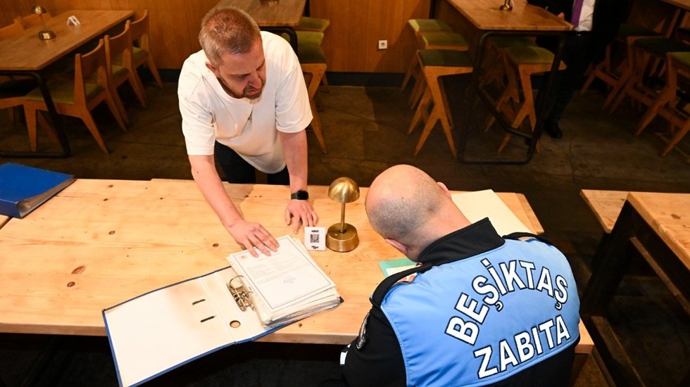 Beşiktaş&rsquo;ta servis ve kuver &uuml;cretine zabıta denetimi