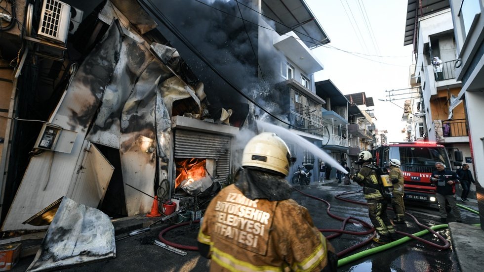 Buca&rsquo;da yoğurt &uuml;retimi yapan iş yerinde yangın...