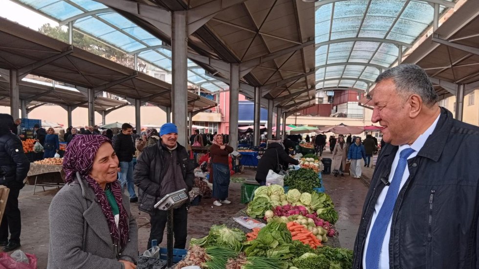 G&uuml;rer: &ldquo;Tarlada &uuml;retici, pazarda esnaf ve t&uuml;ketici dertli&rdquo;