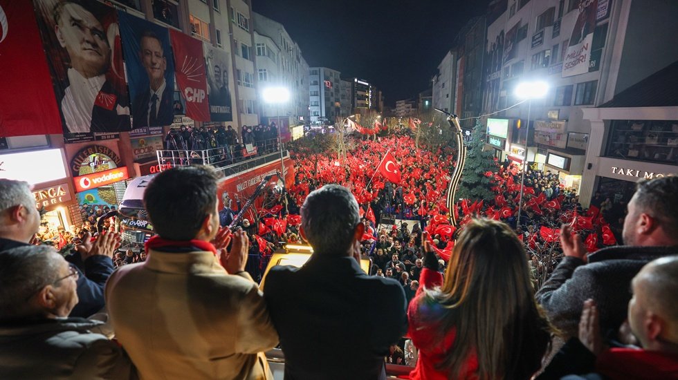 &Ouml;zg&uuml;r &Ouml;zel: &lsquo;Ben buraya gelirken A101 CEO&rsquo;su yana yakıla bizi arıyor&rsquo;