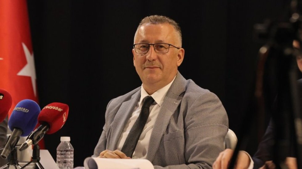 Adapazarı belediyesinde 'pes' dedirten israf": 14 g&uuml;nde 7 milyonluk ikram!