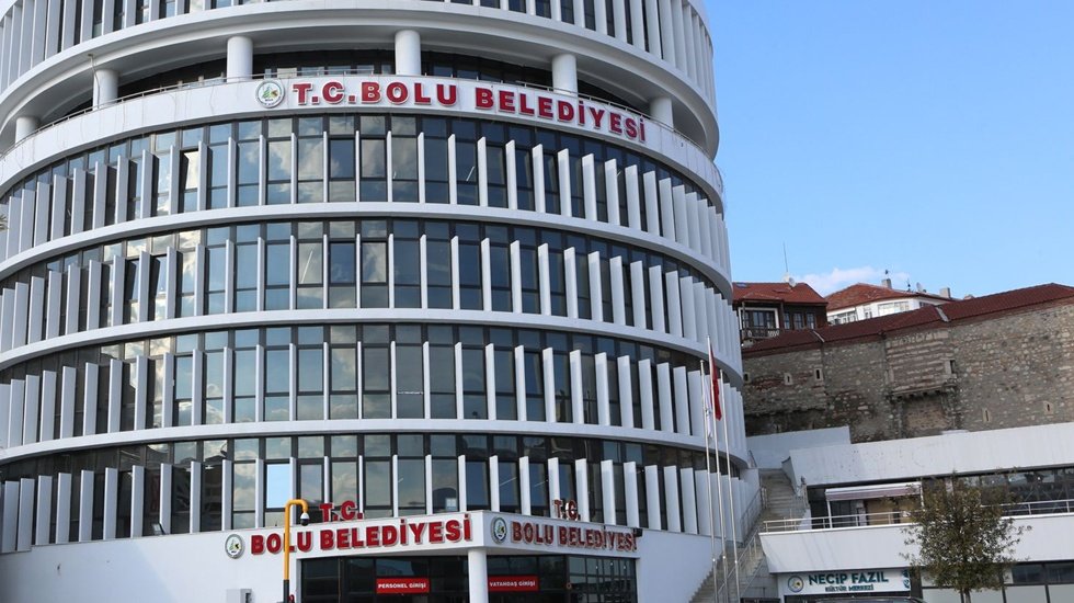Bolu Belediyesi'ne yeni operasyon: Başkan yardımcısı ve 2 kişi g&ouml;zaltında