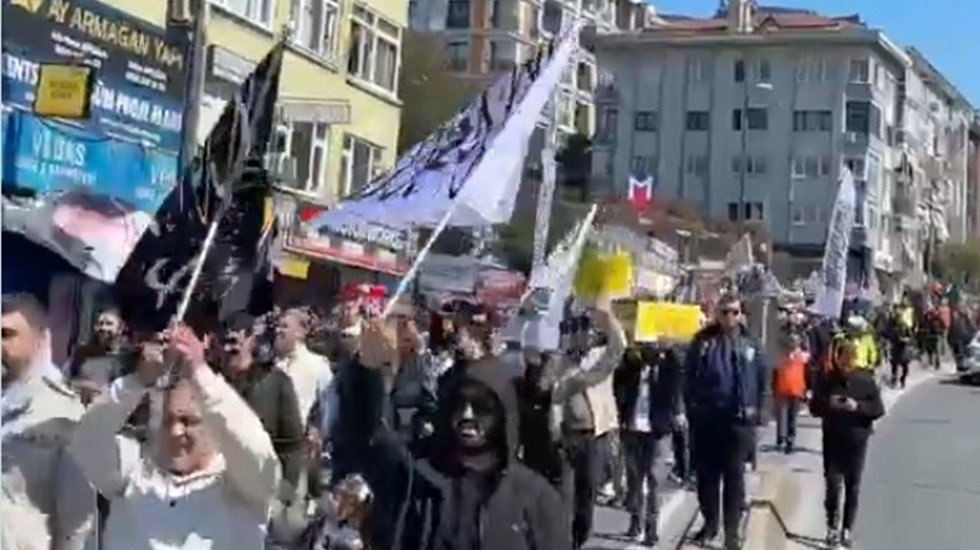 Gazze bahanesiyle hilafet &ccedil;ağrısı: Hizb-ut Tahrir&rsquo;den 10 ilde eş zamanlı "hilafet" &ccedil;ıkartması!