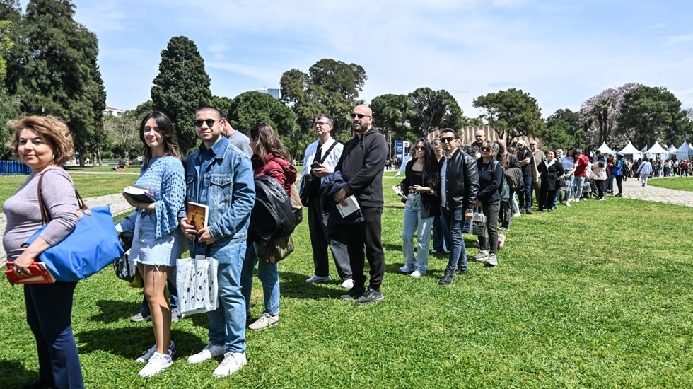 İzmir Kitap Fuarına yoğun ilgi....