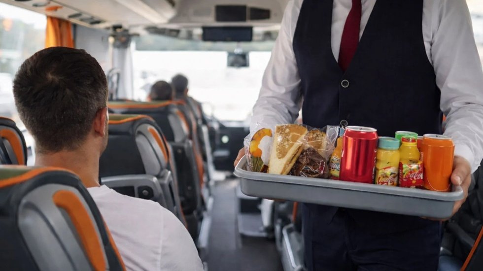 Otob&uuml;ste "bedava kek" d&ouml;nemi bitiyor: İkramlar artık &uuml;cretli!