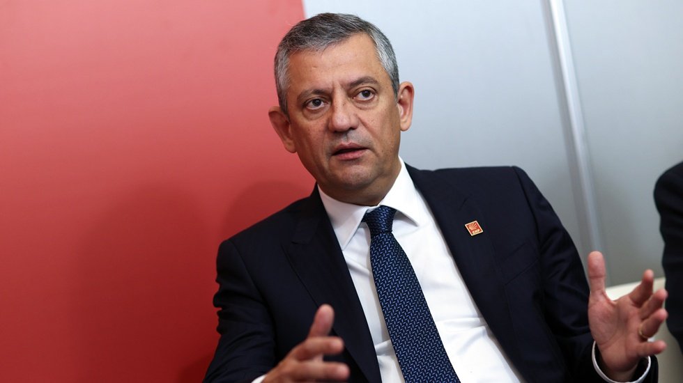 &Ouml;zg&uuml;r &Ouml;zel Avrupa&rsquo;dan D&uuml;nyaya Seslendi&hellip;