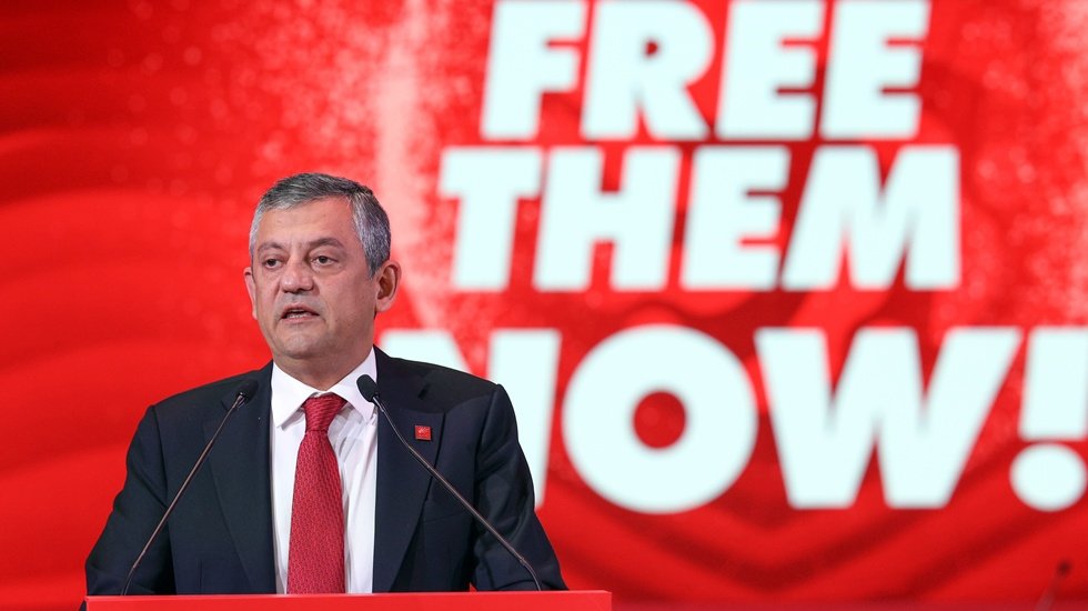 &Ouml;zg&uuml;r &Ouml;zel: İhtiyacımız olan birbirine g&uuml;&ccedil; veren ilericilerdir.