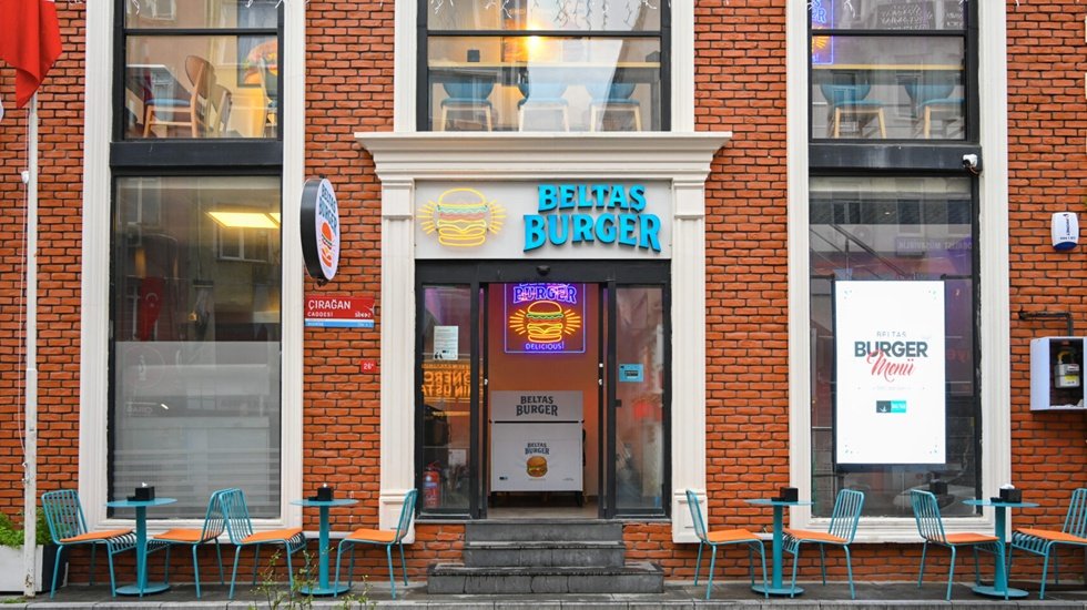 Beşiktaş&rsquo;ta yemeklerin yeni adresi Beltaş Burger a&ccedil;ıldı!