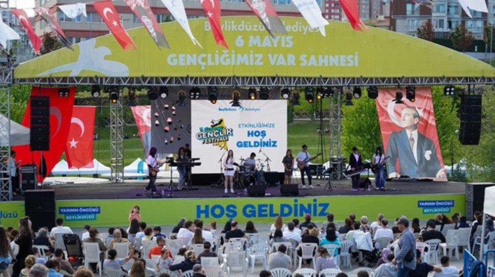 Beylikd&uuml;z&uuml;, Yaşam Vadisi'nde b&uuml;y&uuml;k coşku: Kırlangı&ccedil; Gen&ccedil;lik Festivali kapılarını a&ccedil;tı