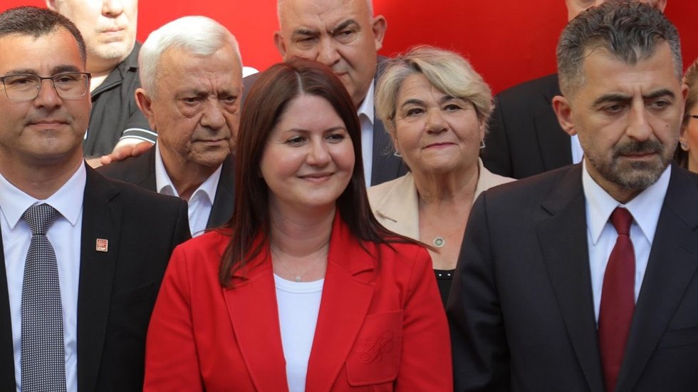 Edirne Belediye Başkanı Filiz Gencan AKP'ye katılacağı iddiasına kameralar karşısında yanıt verdi