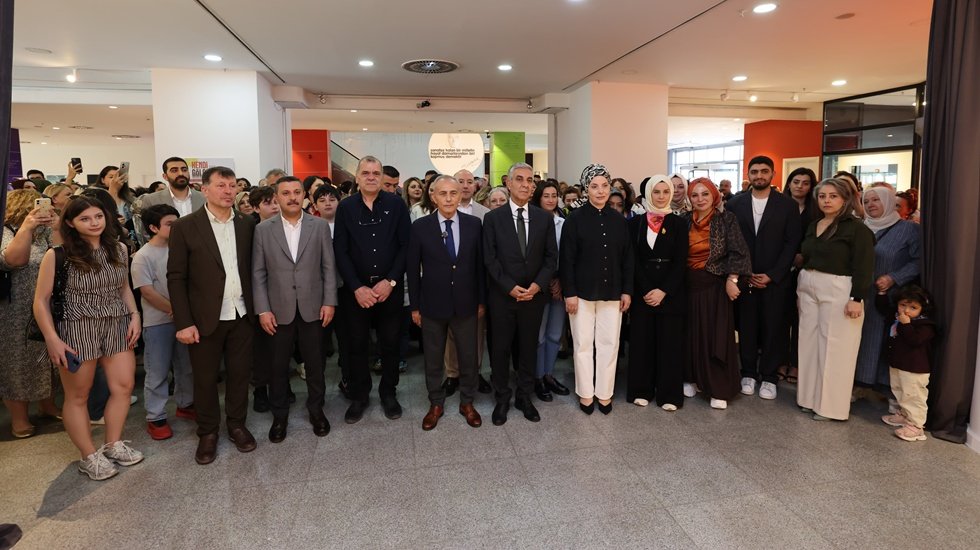 Galeri Cennet&rsquo;te muhteşem a&ccedil;ılı...