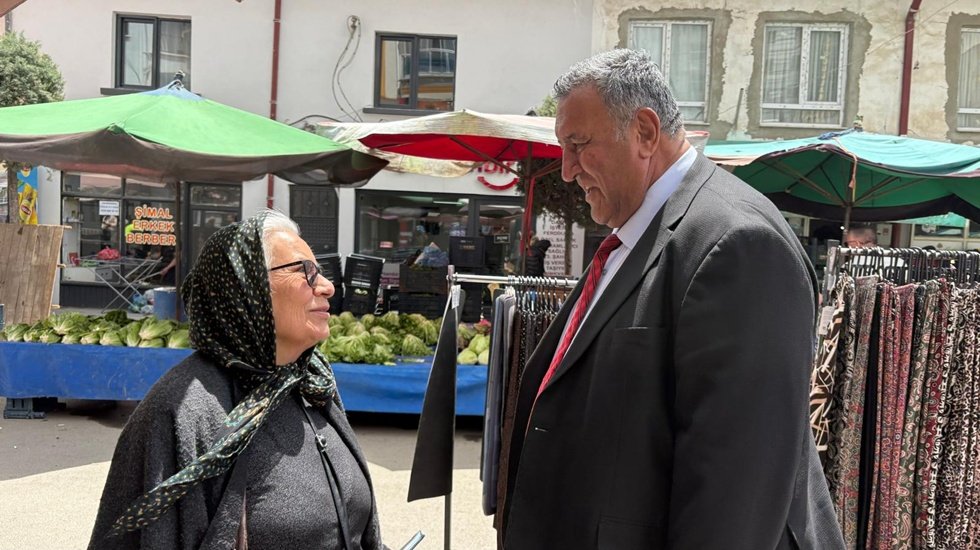 Pazarda bayram hareketliliği yok, halk se&ccedil;im istiyor