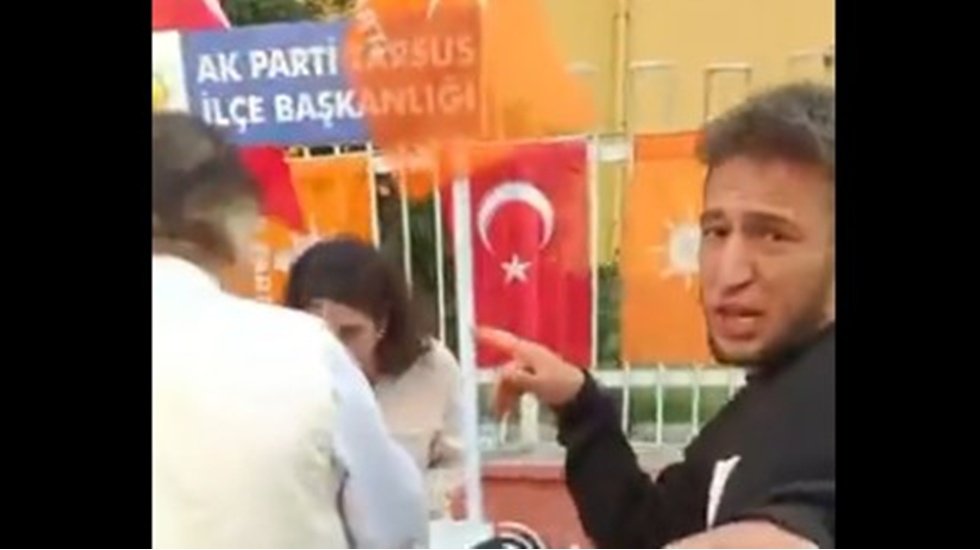 Ak parti bu &uuml;lkeyi mahvetti diyen gence su&ccedil; duyurusu!