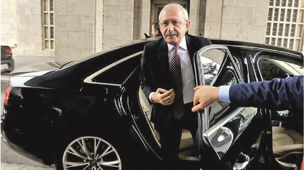 Bu kadarına da pes! Trafiğin en yoğun olduğu saatte konvoy şovu